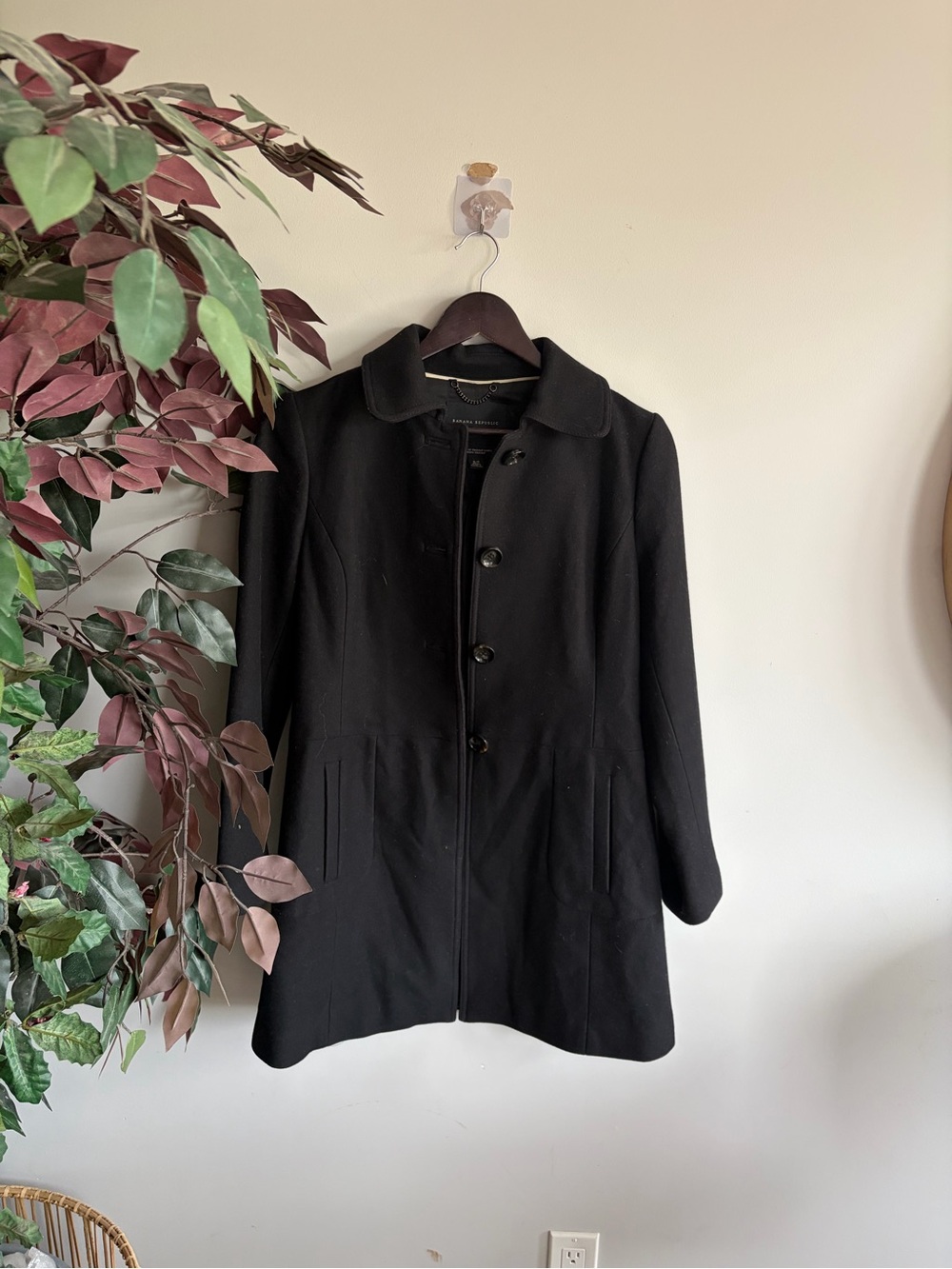 Banana Republic Women's Black Single-Breasted Pea Coat - Timeless Tailored Style